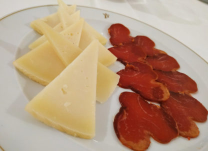Spania Delice assiette fromage chèvre et lomo 1