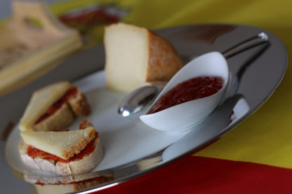 Spania-Delice-fromage-Chèvre-avec-confiture-poivrons